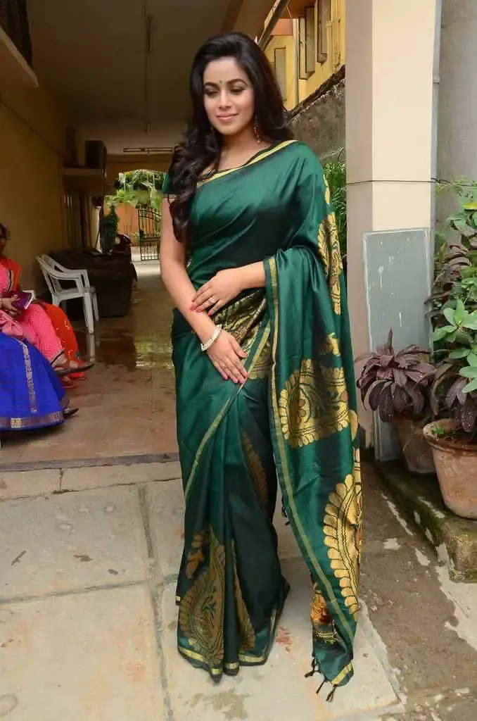 Indian Queen Poorna In Green Saree At Fashion Studio